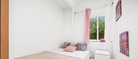 5 bedrooms, free WiFi, bed sheets