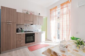 Fridge, stovetop, coffee/tea maker, electric kettle