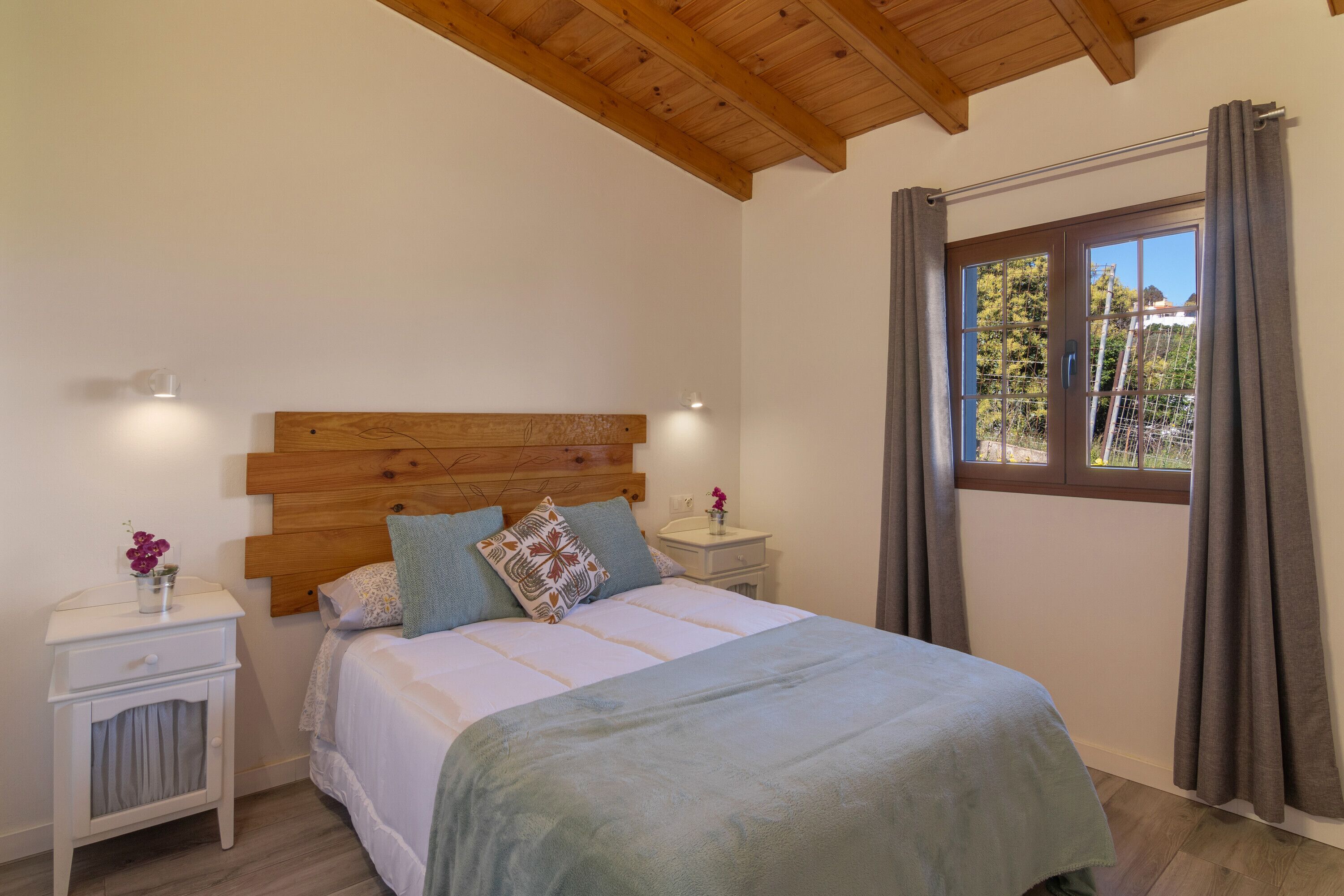 3 slaapkamers, een strijkplank/strijkijzer, gratis wifi, beddengoed