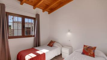 3 bedrooms, iron/ironing board, free WiFi, bed sheets