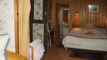 1 bedroom, free WiFi, bed sheets