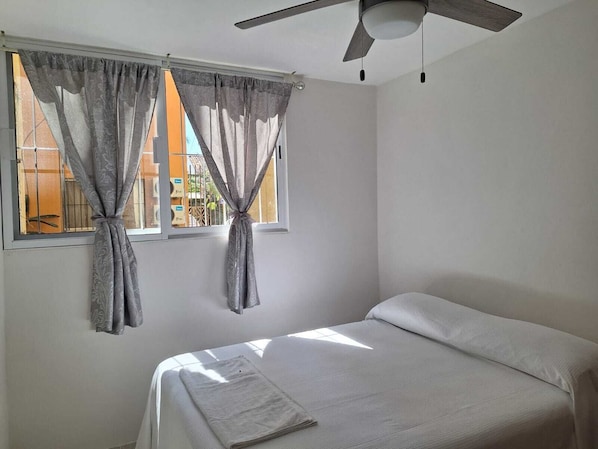 2 habitaciones, tabla de planchar con plancha y wifi gratis 