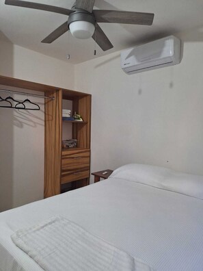 2 chambres, fer et planche à repasser, Wi-Fi gratuit, draps fournis