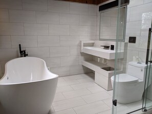 Studio | Bathroom