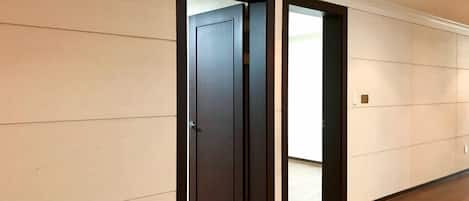 Family Apartment | Soundproofing, iron/ironing board, free WiFi