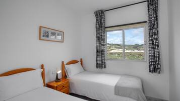 3 bedrooms, free WiFi, bed sheets