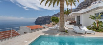 Vacation Home 'La Casa De Los Gigantes' with Sea View, Private Pool and Wi-Fi