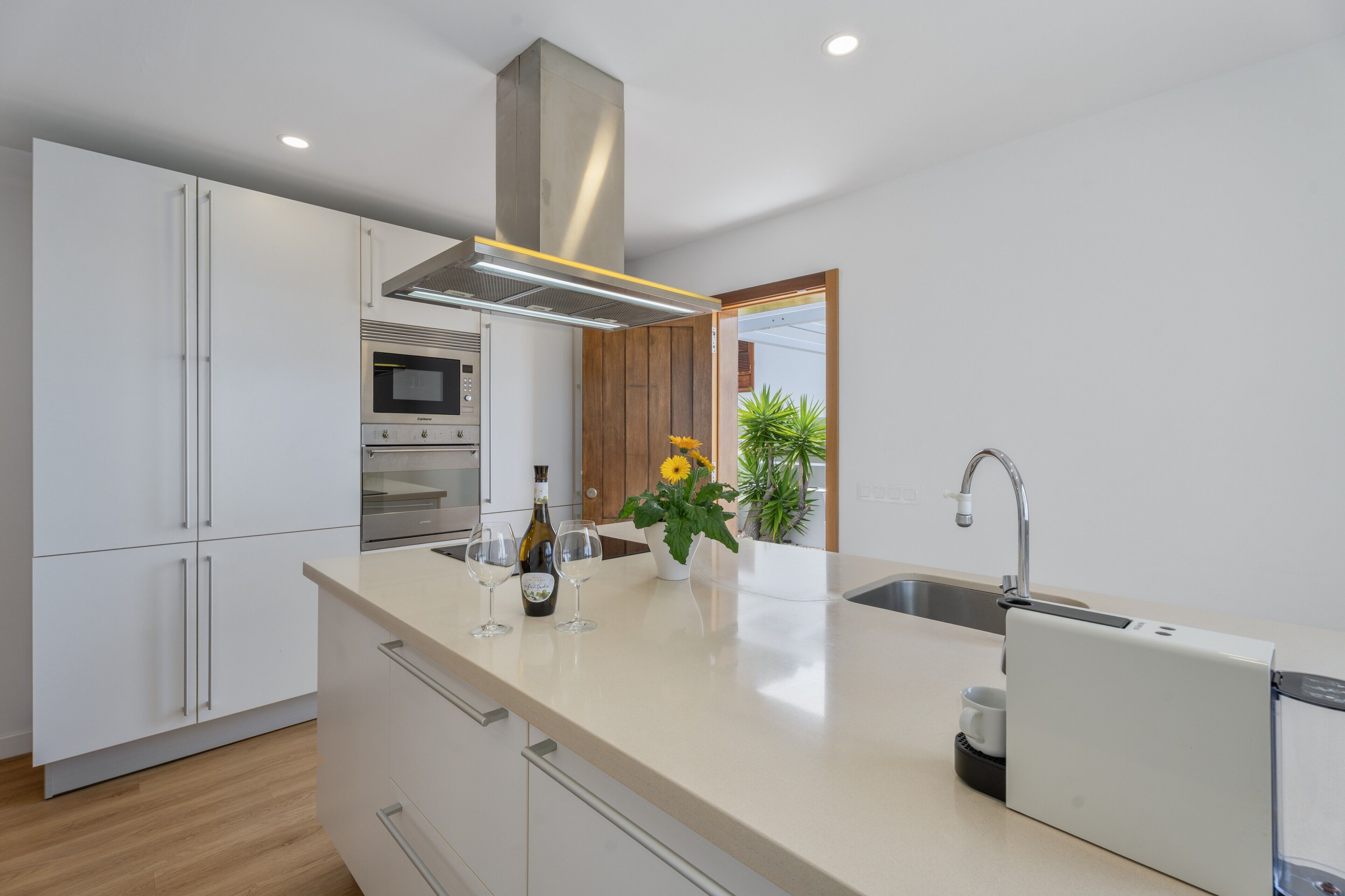 Køleskab, mikrobølgeovn, ovn, kogeplade