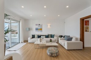 Télévision, chaîne hi-fi