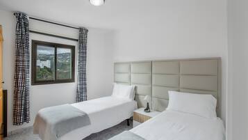 7 bedrooms, iron/ironing board, free WiFi, bed sheets