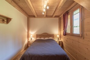 3 habitaciones, tabla de planchar con plancha y ropa de cama 