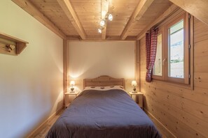 3 bedrooms, iron/ironing board, bed sheets