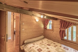 3 makuuhuonetta, silitysrauta/-lauta, vuodevaatteet