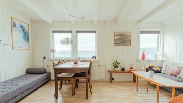 House | Living area - Charming House | Stunning views | Parking (Nes)