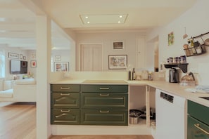 House | Private kitchen - Cozy Family Home with Terrace & Village Views (Vestmanna)