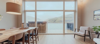 By The Sea| Boathouse with Hot Tub & Parking
