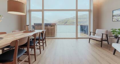 By The Sea| Boathouse with Hot Tub & Parking