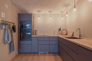 House | Private kitchen - By The Sea| Boathouse with Hot Tub & Parking (Vestmanna)