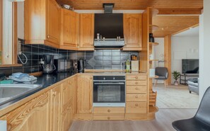 Townhome | Private kitchen | Microwave, toaster, freezer