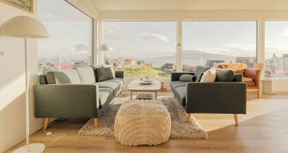 Cozy Retreat with Stunning Views in Torshavn