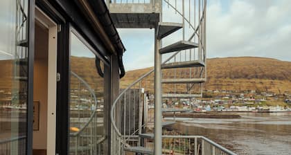 Charming Boathouse with Panoramic Fjord Views