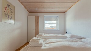 Íbúð | 2 svefnherbergi, vöggur/ungbarnarúm, ókeypis þráðlaus nettenging, rúmföt