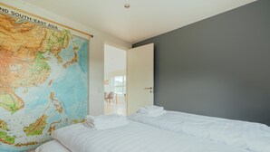 House | 1 bedroom, free WiFi, bed sheets - Peaceful Panoramic Retreat in Leynar (Leynar)