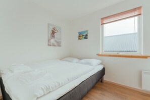 Apartment - Neystastova |Waterfront Boathouse (Hvalvik)