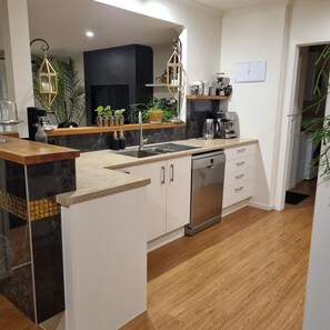 Private kitchen - Modern 3BR Coastal Oasis - 15 Mins to Waihi Beach (Tanners Point)