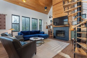 Smart-tv, eldstad och dvd-spelare