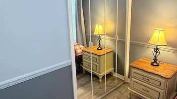 1 habitación, tabla de planchar con plancha, wifi y ropa de cama