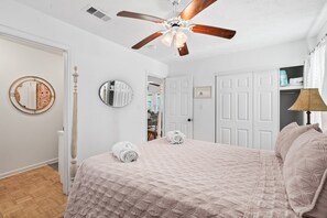 2 bedrooms, iron/ironing board, internet, bed sheets