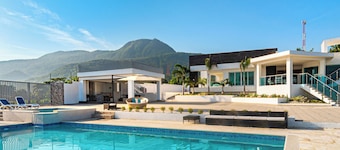 Luxurious 5-bedroom villa with WiFi, AC in the bedroom, enchanting Puerto Plata
