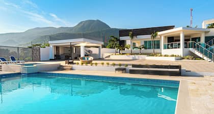 Luxurious 5-bedroom villa with WiFi, AC in the bedroom, enchanting Puerto Plata