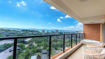 Standard Suite, Balcony, Garden View | Terrace/patio