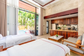Vila clássica, sacada, vista para o jardim | Wi-Fi de cortesia, roupa de cama
