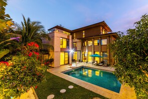 Senior-villa - balkon - udsigt til pool | Privat pool