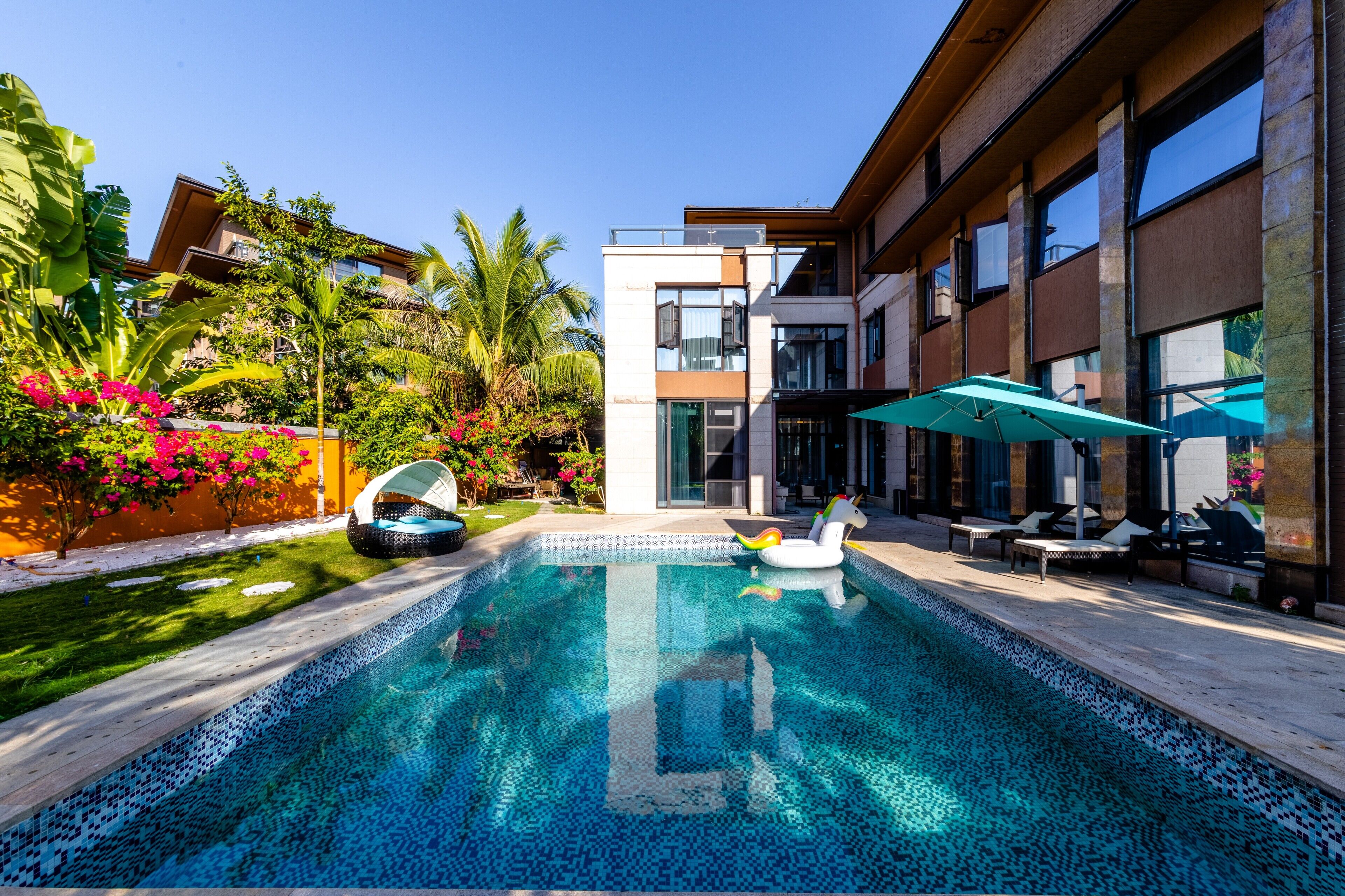 品质别墅, 阳台, 泳池景观 | 私人游泳池