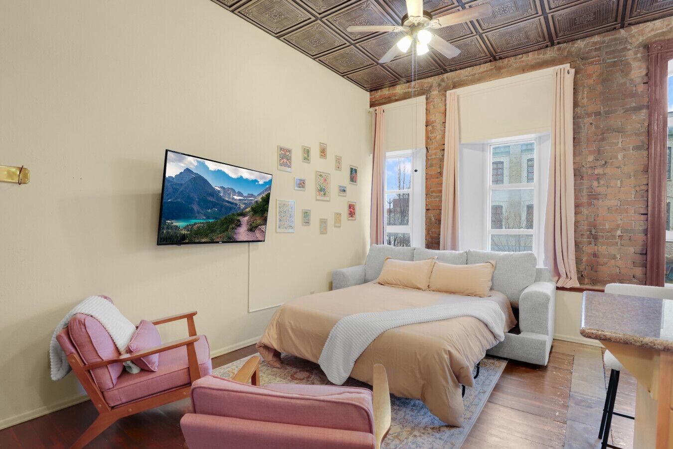 1 habitación, tabla de planchar con plancha y wifi gratis 