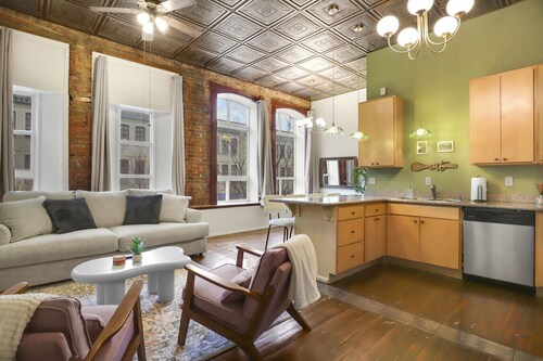 The Riverdale: Downtown Cory Block Apartment