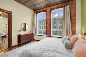 2 bedrooms, iron/ironing board, free WiFi