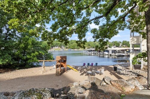 Family-Perfect Lakefront Fun at The Ledges, 21mm, 2 Pools & Beach
