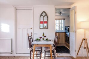 Dining - Mulberry End, Foxhall (Foxhall)