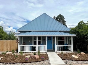 Exterior - Baybeary Cottage, Bayfield base camp for Fun, Family & Adventure near Durango (Bayfield)