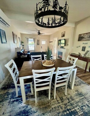 Dining - Baybeary Cottage, Bayfield base camp for Fun, Family & Adventure near Durango (Bayfield)