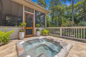 Outdoor spa tub