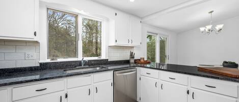 Fridge, microwave, stovetop, dishwasher