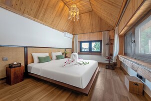 Elite Double Room, Hill View | Desk, free WiFi