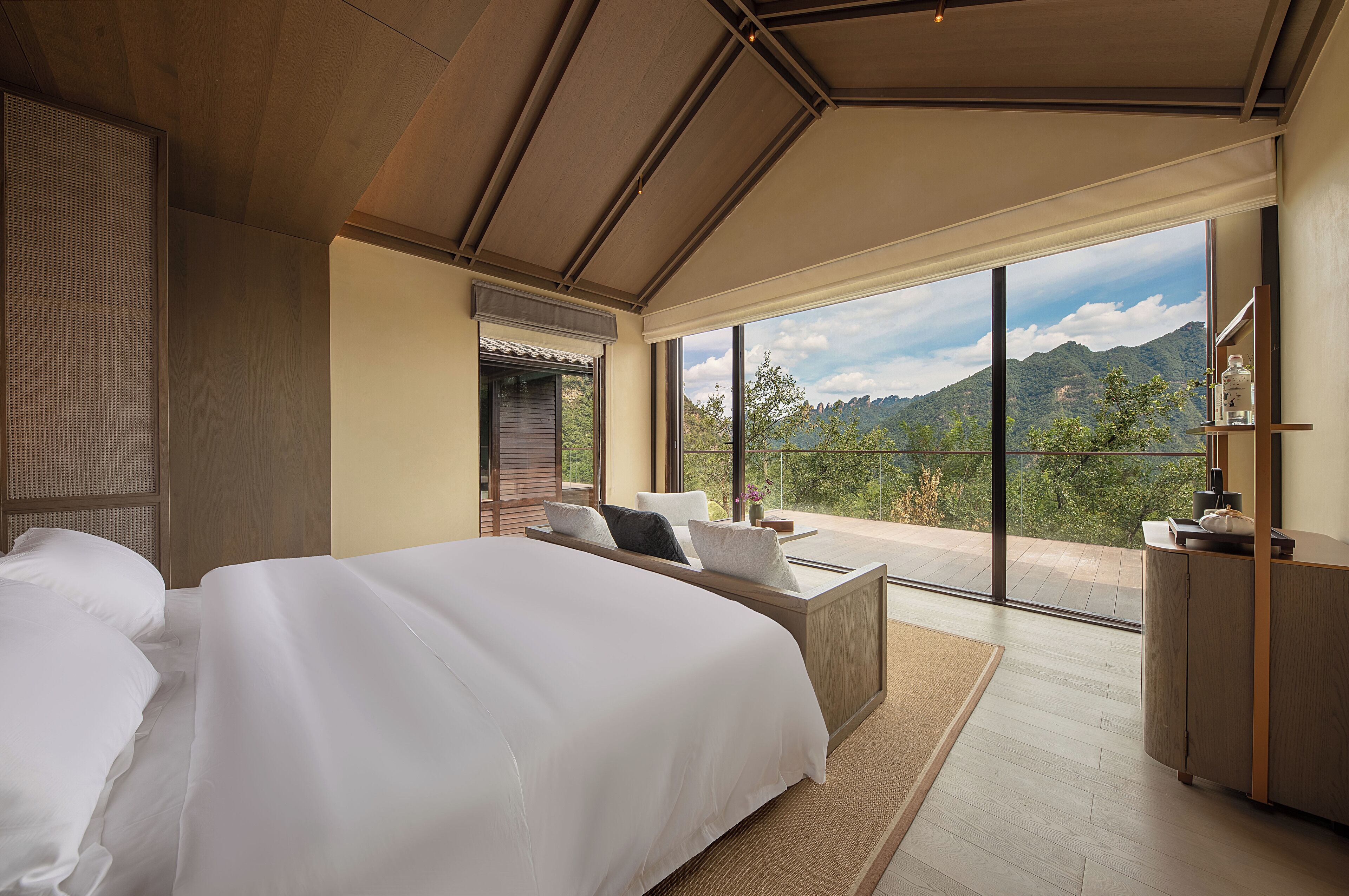 Premium bedding, free minibar, individually decorated