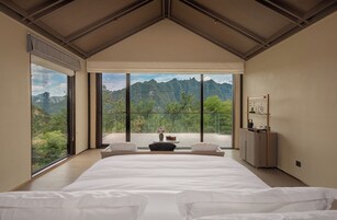 Ropa de cama de alta calidad y minibar con artículos gratuitos 